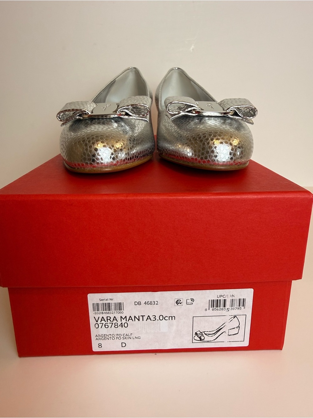 Ferragamo Vara Manta Bow Leather 30mm Pumps In Silver Size 8D - Picture 11 of 11